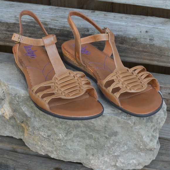 clarks low wedge sandals